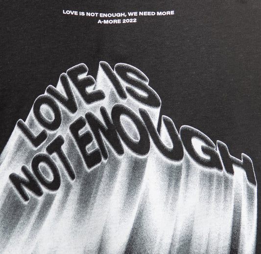A-MORE Love Is Not Enough Street - Maglietta